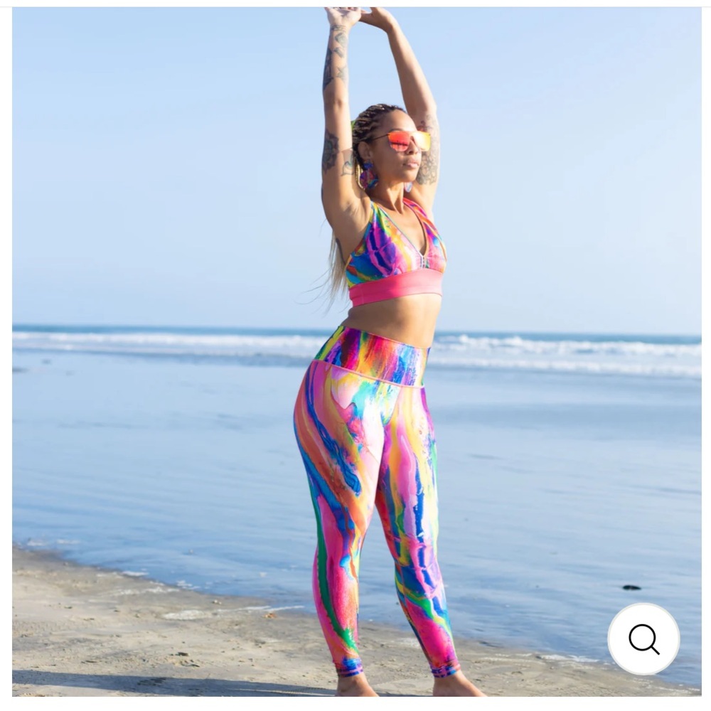 ❤️‍🔥SOLD❤️‍🔥 Alana Kay Art Gym Yoga Set Bra + Leggings Bundle